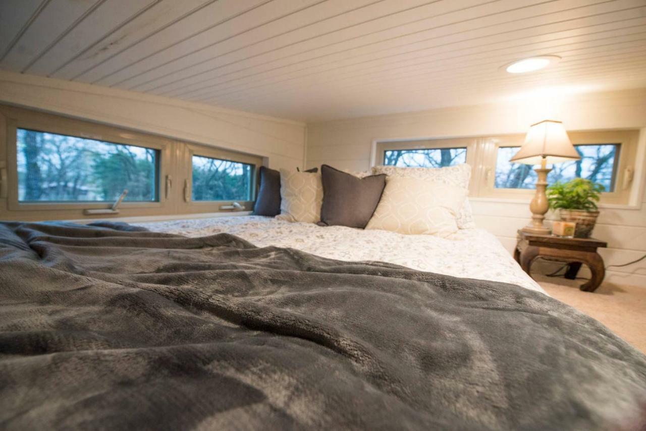 Montana Escape Elegant Tiny House In Waco Near Magnolia Villa Exterior photo