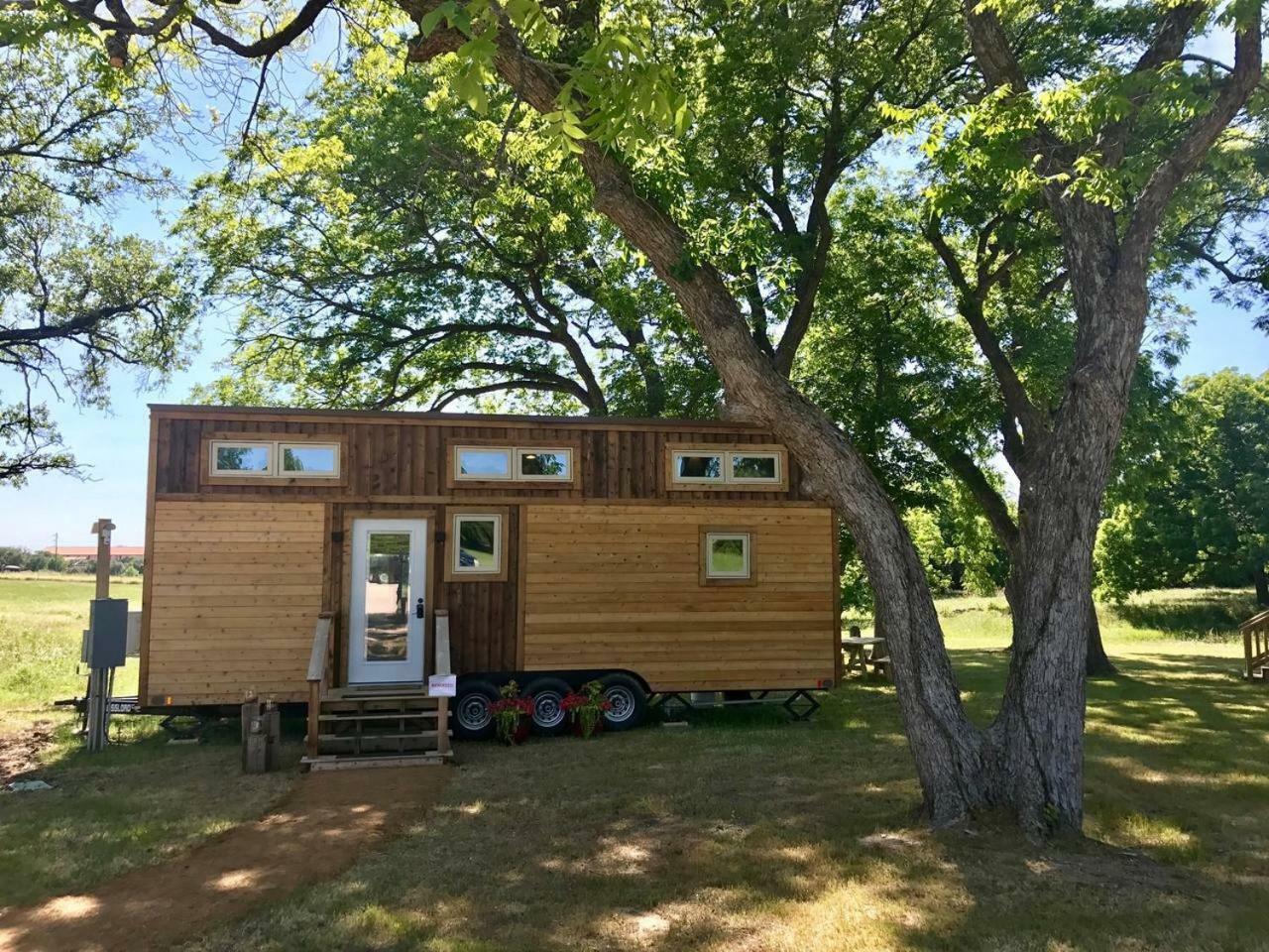 Montana Escape Elegant Tiny House In Waco Near Magnolia Villa Exterior photo