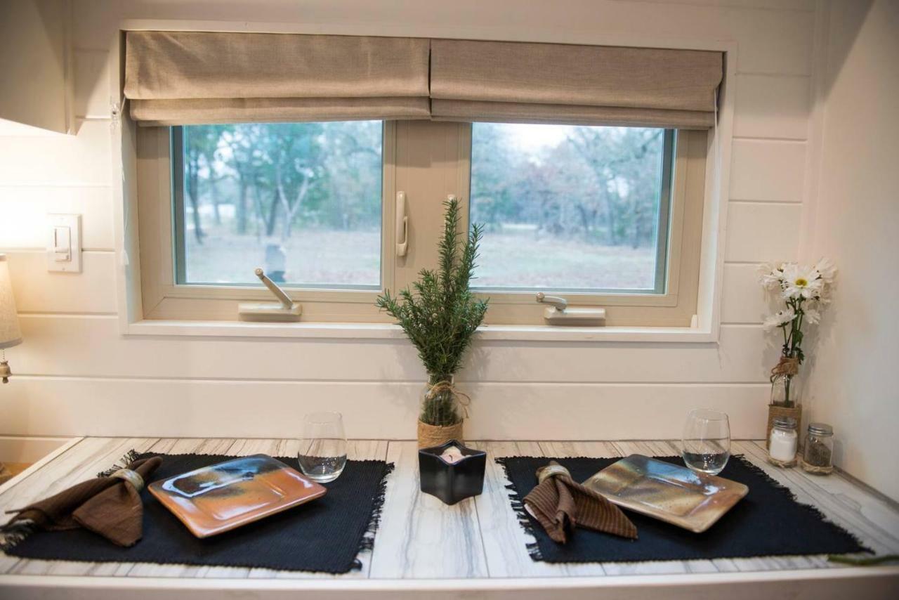 Montana Escape Elegant Tiny House In Waco Near Magnolia Villa Exterior photo