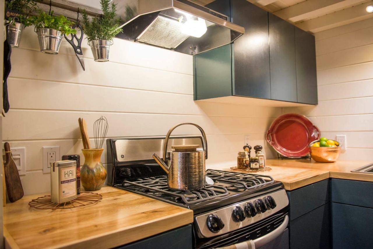 Montana Escape Elegant Tiny House In Waco Near Magnolia Villa Exterior photo